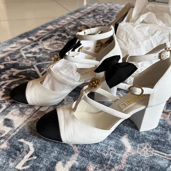 Authentic Chanel Camelia Lambskin & Grosgrain T-Strap Mary Jane Pumps size 37 - Picture 13 of 17